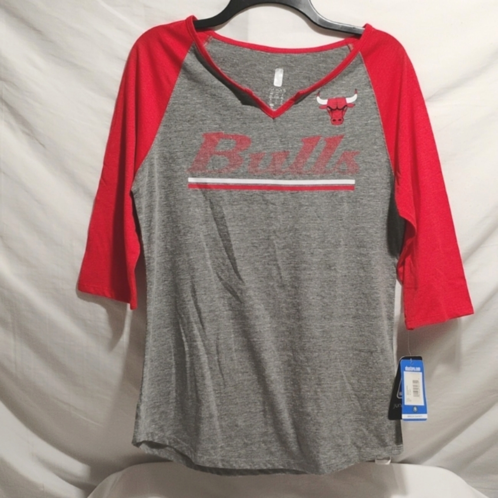 (D-10) NWT NBA Chicago Bulls 3/4 Sleeve Shirt XL Junior Can Fit Women's Too